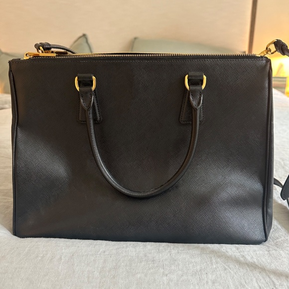Black Prada Medium Galleria Saffiano Bag - Picture 3 of 16